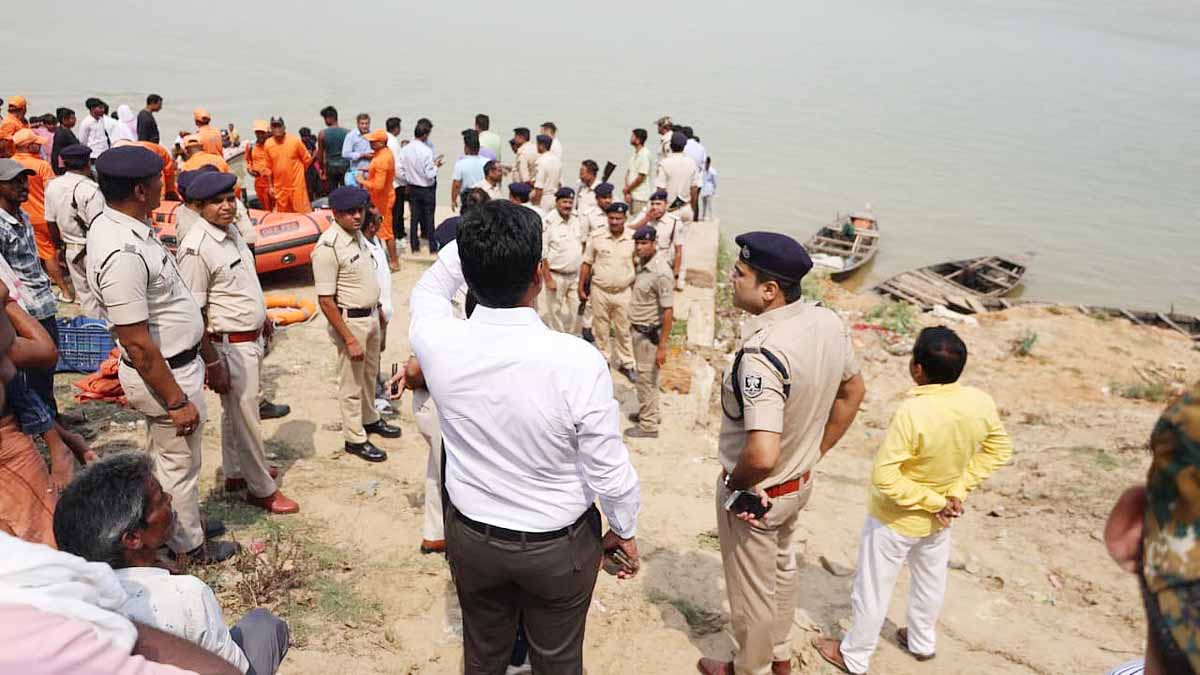 Patna News : गंगा नदी में नाव पलटी, 3 की मौत, 4 की तलाश जारी