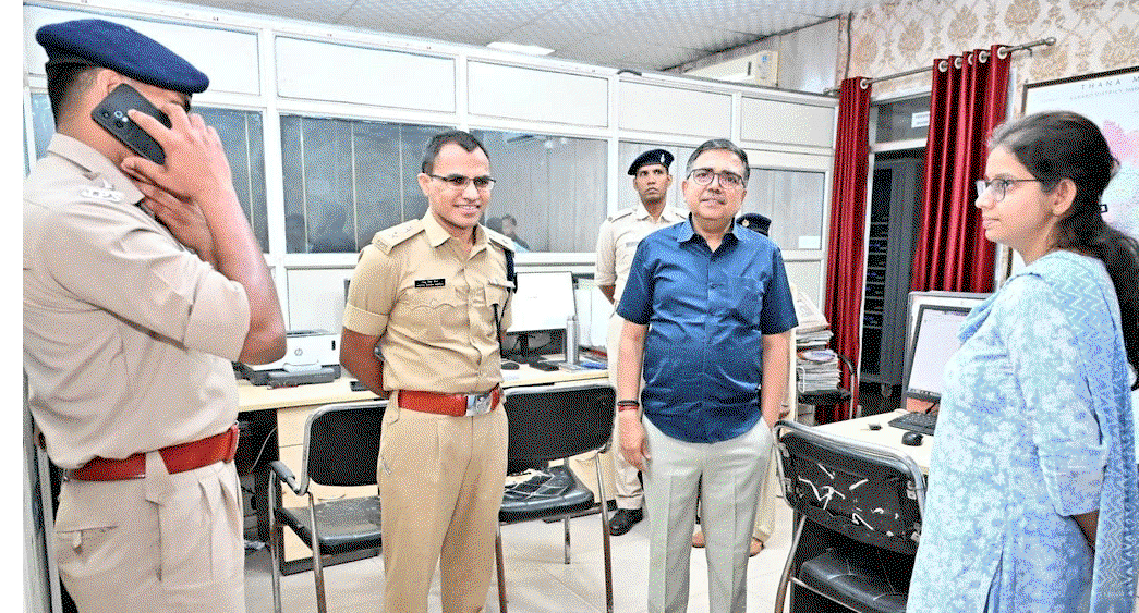 Bokaro News: बकरीद पर DC-SP ने कंट्रोल रूम का लिया जायजा