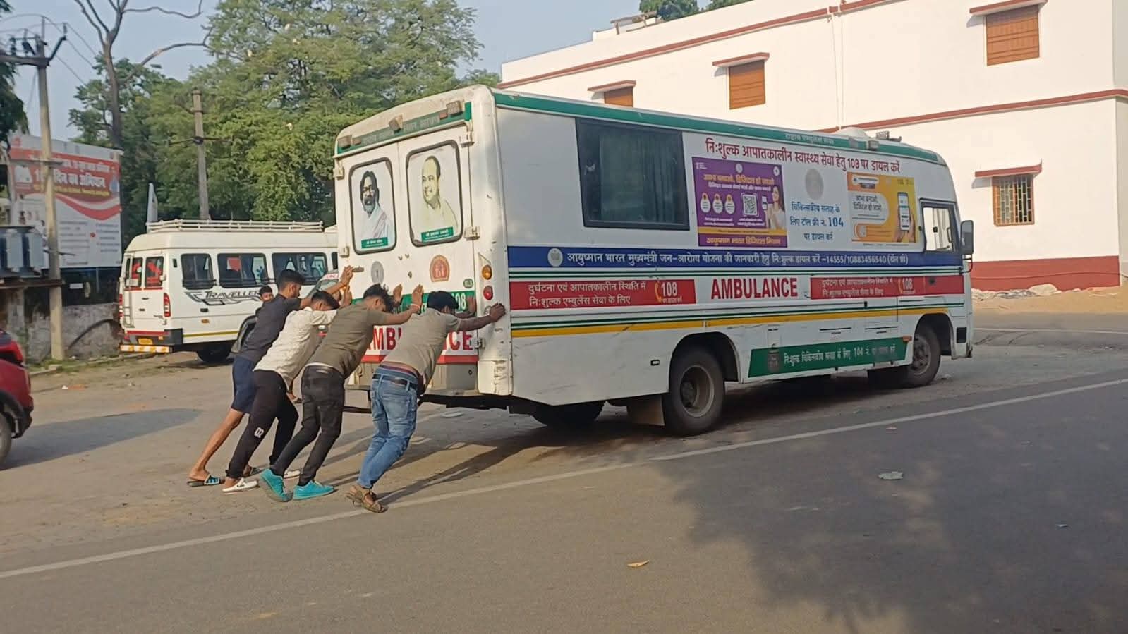हजारीबाग में एंबुलेंस व्यवस्था पर सांसद मनीष जायसवाल ने उठाए सवाल