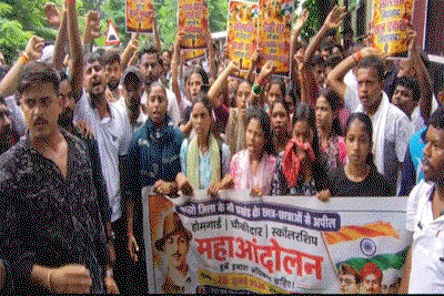 Bokaro News : होमगार्ड बहाली की मांग तेज, छात्रों  का डीसी कार्यालय के समक्ष जोरदार प्रदर्शन