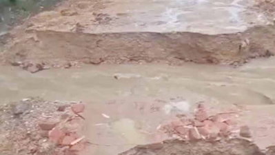 Gayaji : भुतही नदी पर बनी पुलिया बही, 12 गांवों का संपर्क टूटा; ग्रामीण परेशान