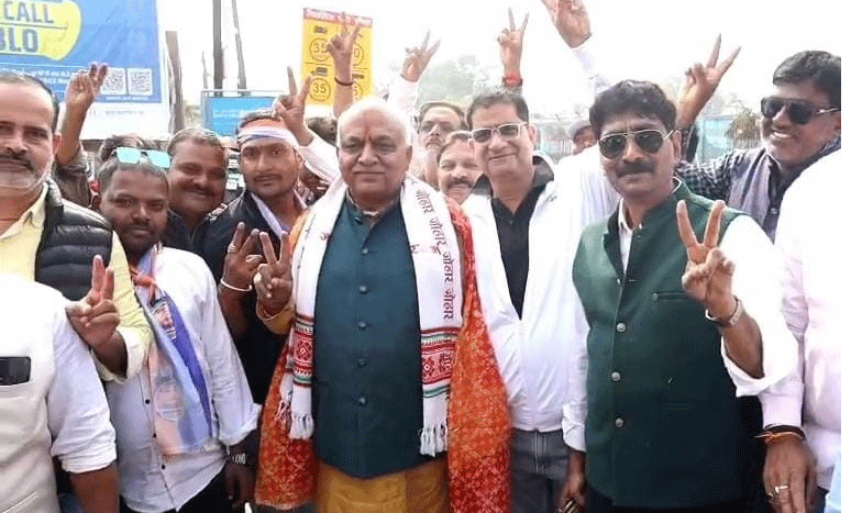 धनबाद: पूर्व मेयर चंद्रशेखर अग्रवाल ने किया नामांकन, समर्थकों के साथ भव्य रैली निकाली