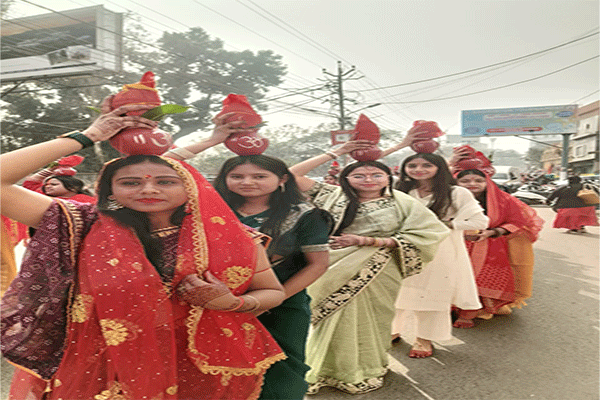 रांची: चैती दुर्गा मंदिर के 10वें वार्षिक उत्सव पर निकली भव्य कलश यात्रा