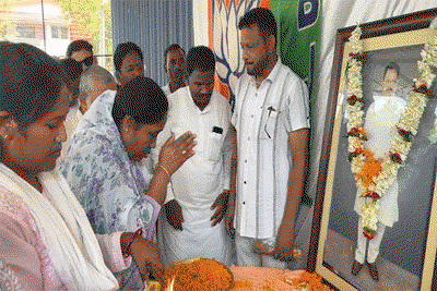 चक्रधरपुर : पुण्यतिथि पर याद किए गए भाजपा के पूर्व प्रदेश अध्यक्ष लक्ष्मण गिलुवा