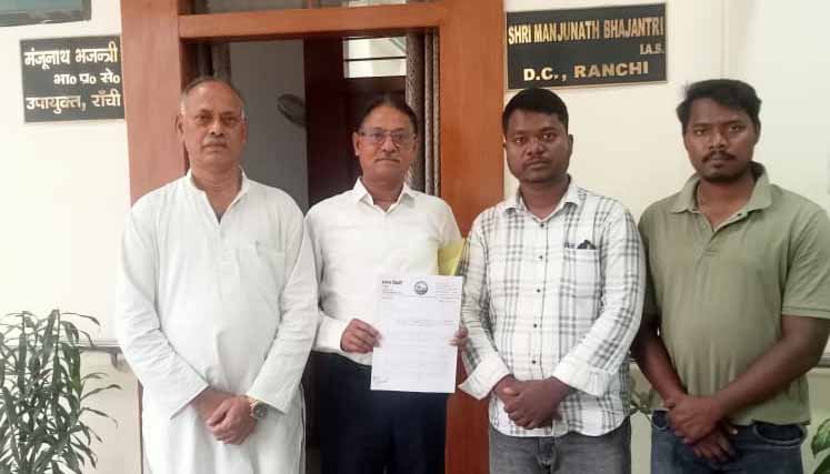 रांची : इंद्रप्रस्थ गैस एजेंसी पर कालाबाजारी का आरोप, उपायुक्त से शिकायत