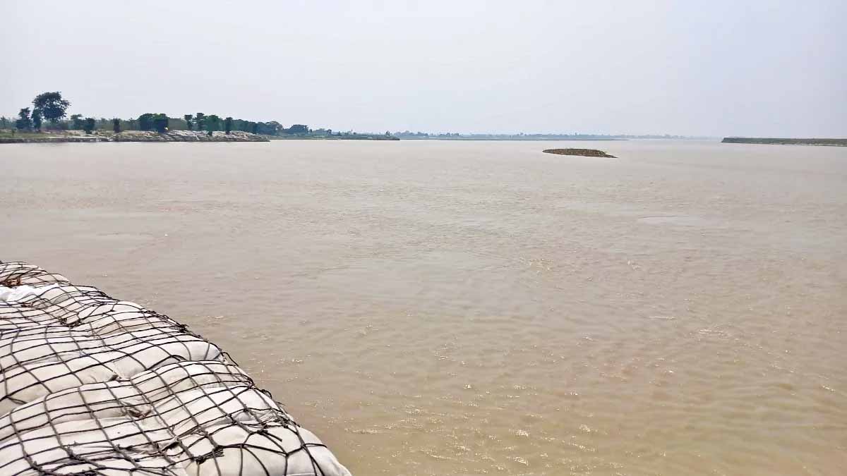 Gopalganj News : गंडक नदी पार करने के दौरान 3 किशोरियां डूबी