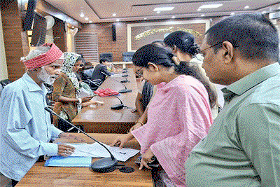 Bokaro News : जनता दरबार में DDC ने दिए समस्याओं  के त्वरित निष्पादन के निर्देश