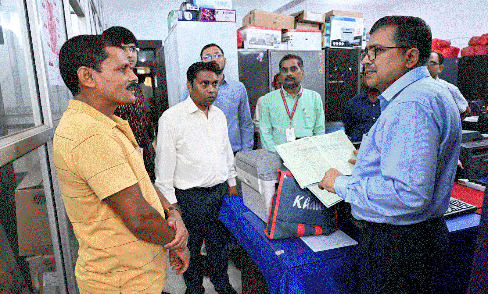 Bokaro News : डीसी ने विभिन्न कार्यालयों का किया औचक निरीक्षण