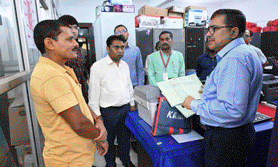 Bokaro News : डीसी ने विभिन्न कार्यालयों का किया औचक निरीक्षण