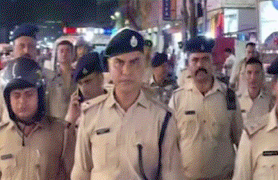 Jamshedpur News : पुलिस का मानगो व आजादनगर में पैदल मार्च, असामाजिक तत्वों को दी चेतावनी
