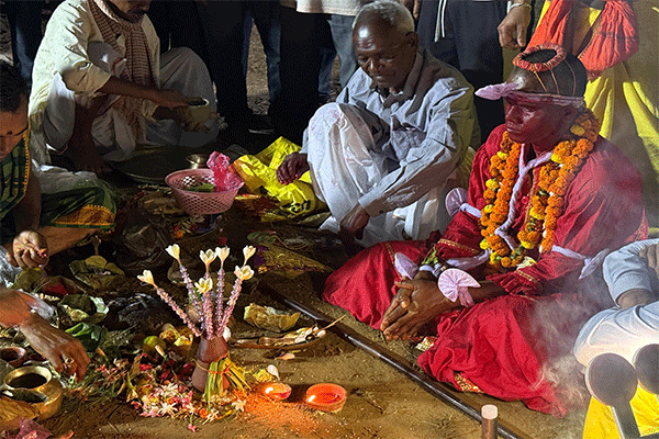 चक्रधरपुर : शुभ घट यात्रा के साथ ऐतिहासिक केरा मेला शुरू