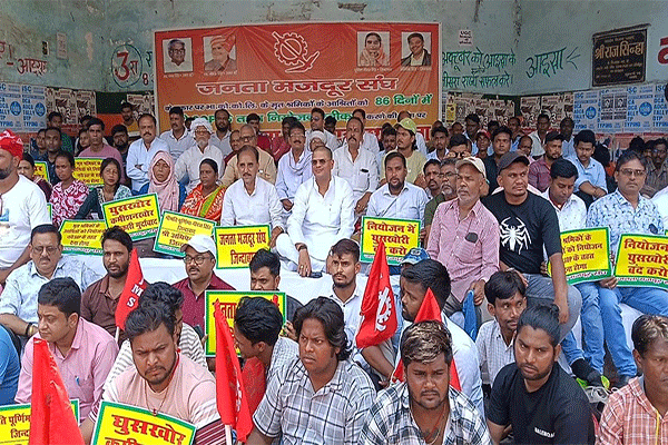 धनबाद : रणधीर वर्मा चौक पर जनता मजदूर संघ का उपवास व धरना , BCCL प्रबंधन पर गंभीर आरोप