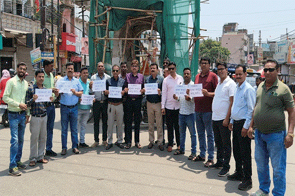 Jharkhand news  : हजारीबाग में पत्रकारों पर हुए हमले के विरोध में गिरिडीह में प्रदर्शन
