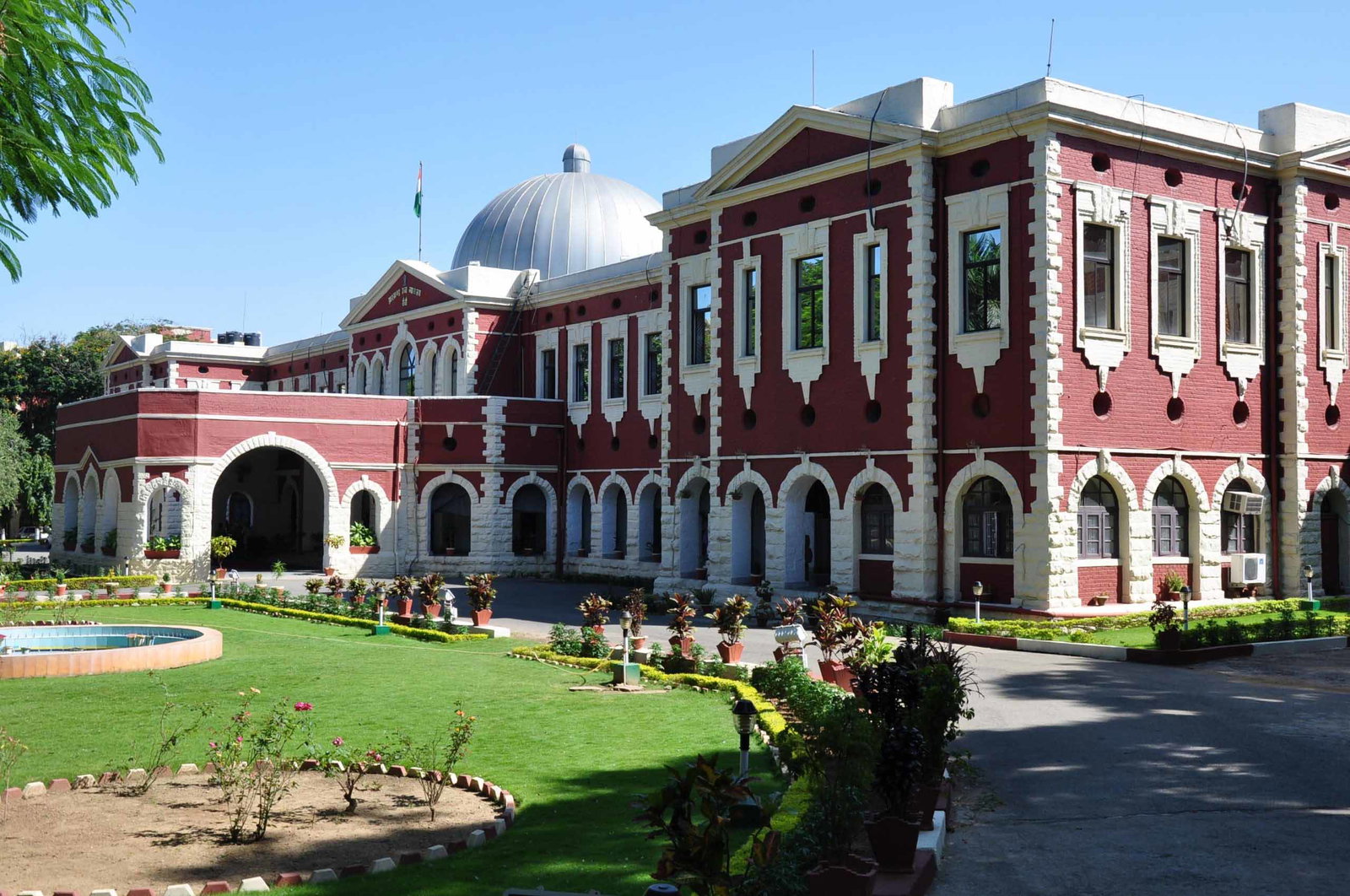 Court News: शिक्षक नियुक्ति से संबंधित केस में फैक्ट फाइंडिंग कमेटी ने HC के पुराने भवन में की सुनवाई