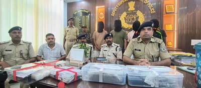 Ranchi News: गांजा सप्लाई नेटवर्क का भंडाफोड़, जेल मोड़ से दो तस्कर गिरफ्तार