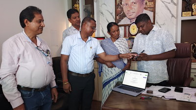 Chaibasa News: सांसद व विधायक ने जातीय जनगणना से पूर्व किया स्व-गणना