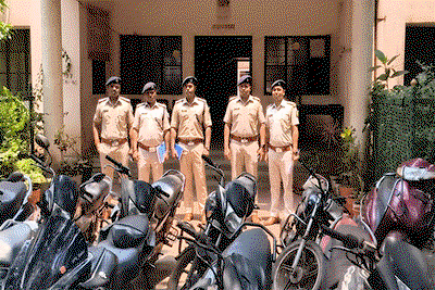 Noamundi : चाईबासा-जमशेदपुर पुलिस की कार्रवाई, चोरी की 20 बाइक बरामद, 2 आरोपी गिरफ्तार