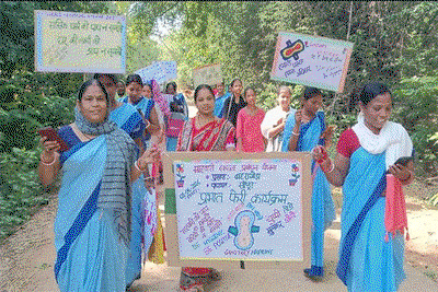 Baharagora News : सांड्रा पंचायत में माहवारी स्वच्छता को लेकर प्रभात फेरी आयोजित