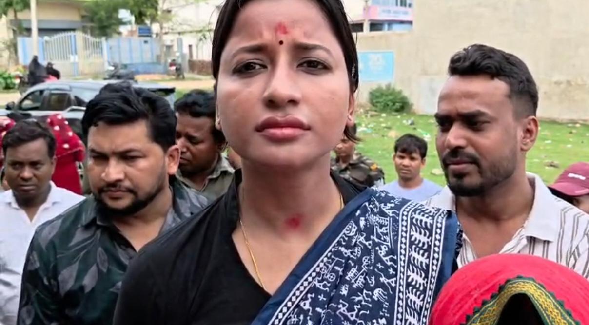 हजारीबाग डबल मर्डर : पीड़ित परिवार से मिली अंबा प्रसाद, न्याय दिलाने का भरोसा