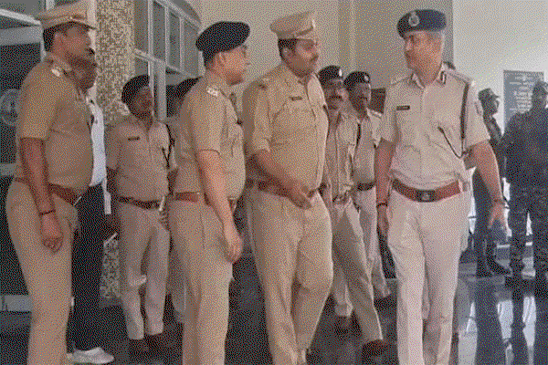 गुमला पहुंचे ADG मनोज कौशिक, अपराध नियंत्रण व महिला सुरक्षा पर दिए निर्देश