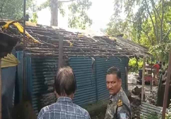 सरायकेला में राजेश होटल में लगी भीषण आग, हजारों का सामान जलकर खाक