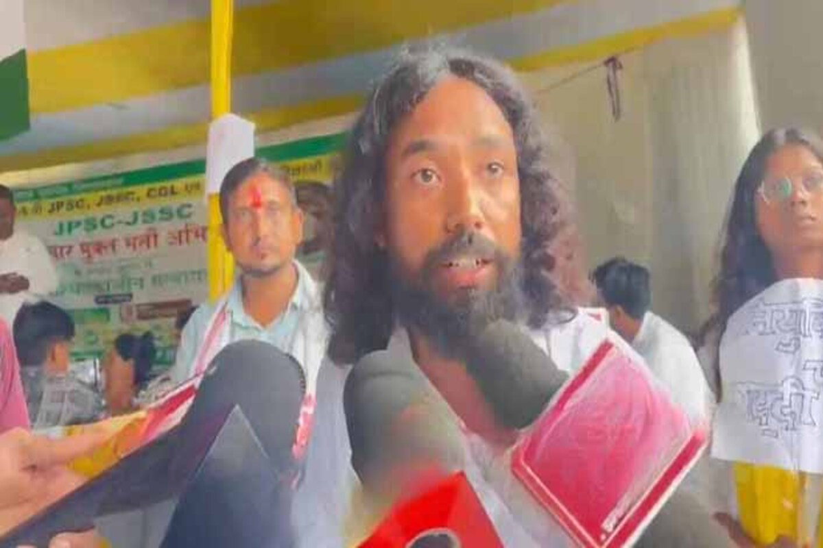 JPSC आंदोलन : भूख हड़ताल पर बैठे JLKM नेता देवेंद्र नाथ महतो