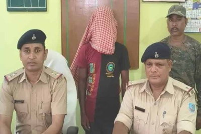 Adityapur News : 23 साल से फरार वारंटी गिरफ्तार, आमदा पुलिस ने दबोचा