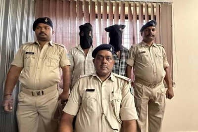 आदित्यपुर में अवैध स्क्रैप कारोबार पर पुलिस की कार्रवाई, वाहन के साथ दो गिरफ्तार
