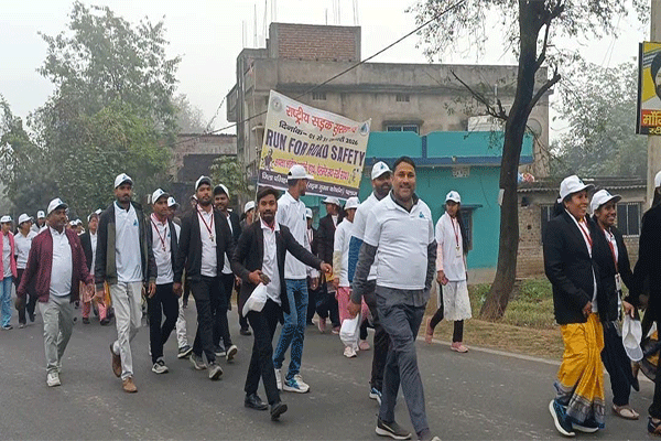 पलामू : छात्र-छात्राओं ने मैराथन में लिया हिस्सा, लोगों को किया जागरूक