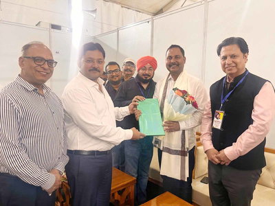 रांची : मेगा ट्रेड फेयर में उमड़ी भीड़, देश-विदेश के उत्पादों की जमकर हो रही खरीदारी