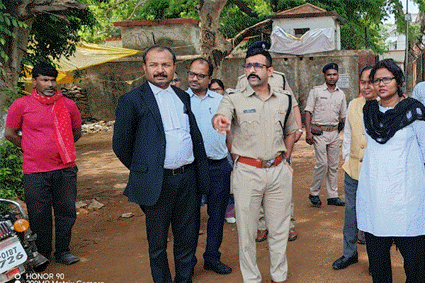 खूंटी SP ने सिविल कोर्ट, उलिहातू व सायको थाना का किया निरीक्षण, सुरक्षा व साफ-सफाई  के दिए निर्देश