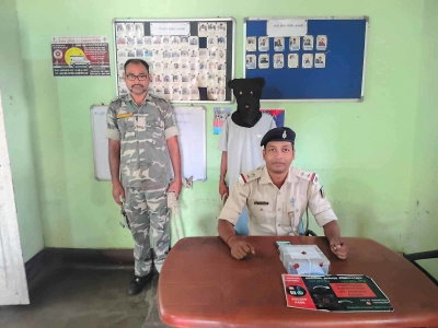 Deoghar News : फर्जी कस्टमर केयर बन ठगी करने वाला साइबर अपराधी गिरफ्तार