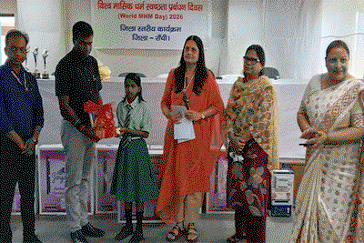 Ranchi  News : चुप्पी तोड़ो, स्वस्थ रहो’ थीम पर  DC  ने किशोरियों बाटे हाइजिन किट