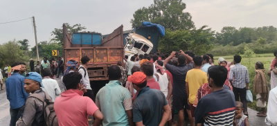 Saraikela News : ट्रेलर से टक्कर में हाइवा चालक की मौत