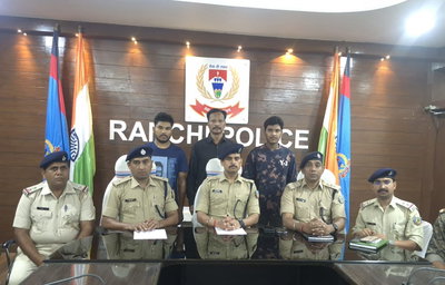 Jharkhand : 5 लाख के इनामी कुख्यात रामदेव उरांव ने किया सरेंडर, झांगुर ग्रुप के दो सक्रिय सदस्य भी आए साथ