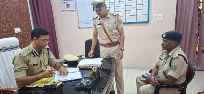 Garhwa : DIG किशोर कौशल ने मेराल थाना का किया निरीक्षण, लंबित मामलों के शीघ्र निष्पादन के दिए निर्देश