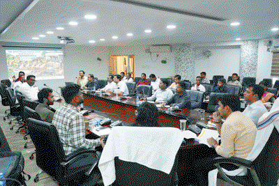 Chaibasa News : डीसी ने वोकल फॉर लोकल की अवधारणा को अपनाने का दिया निर्देश