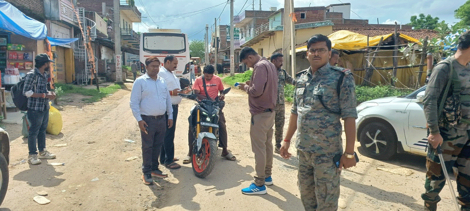 Latehar News: वाहन जांच अभियान के दौरान चालकों से वसूले 43 हजार रूपये जुर्माना