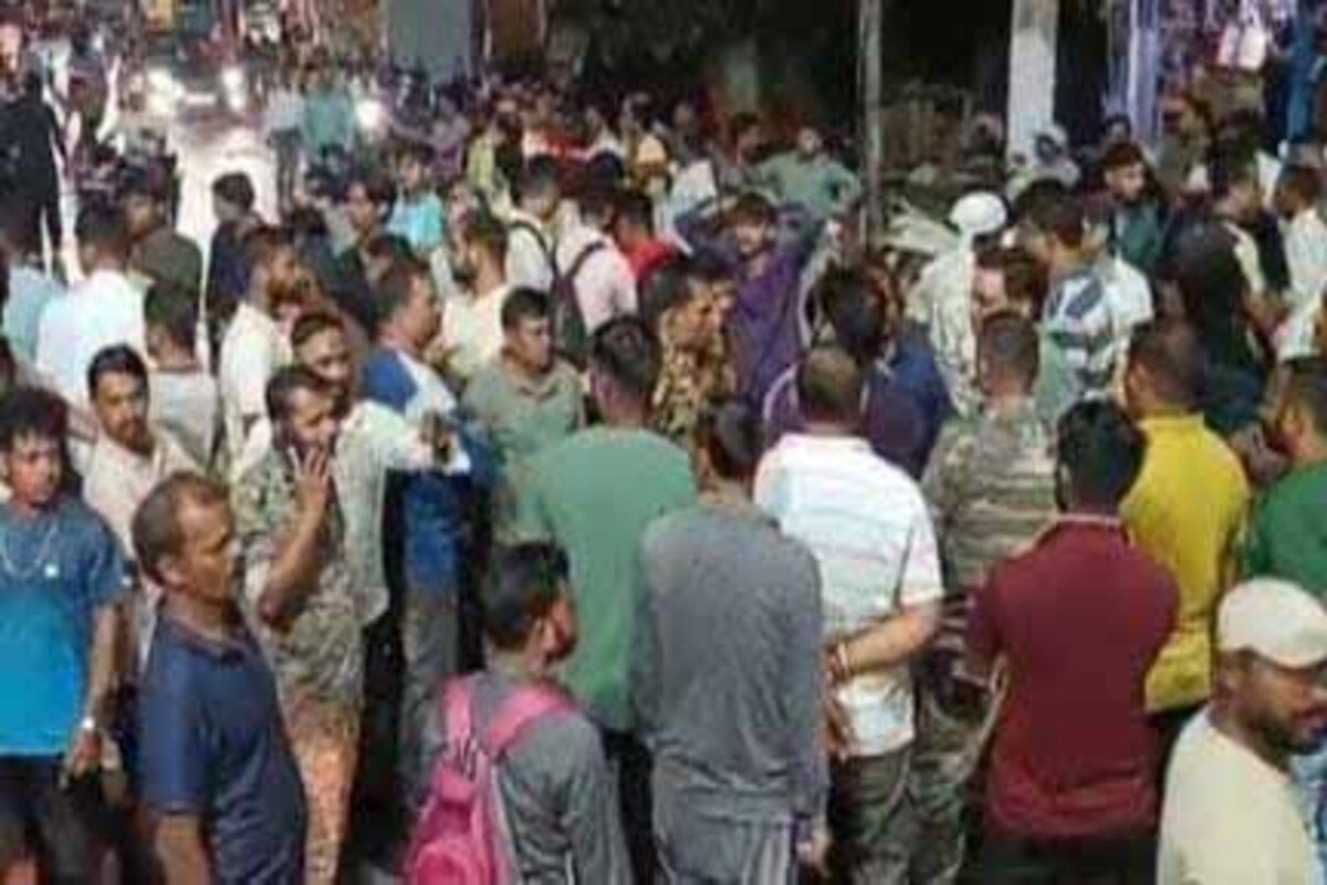 लोहरदगा में दुकान संचालक की गोली मारकर हत्या, आक्रोशित लोगों ने सड़क जाम की