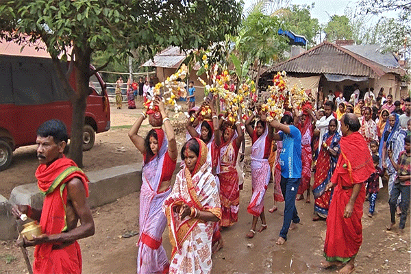 बहरागोड़ा : मां मंगलाउषा पूजा में उमड़ी श्रद्धालुओं की भीड़