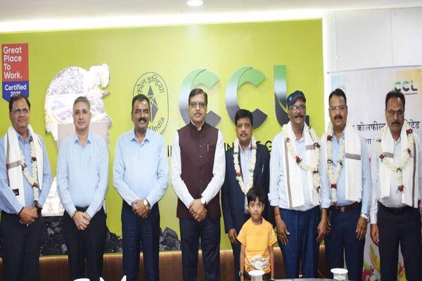 सीसीएल ने विभिन्न क्षेत्रों से सेवानिवृत्त 99 कर्मियों को सम्मानपूर्वक दी विदाई