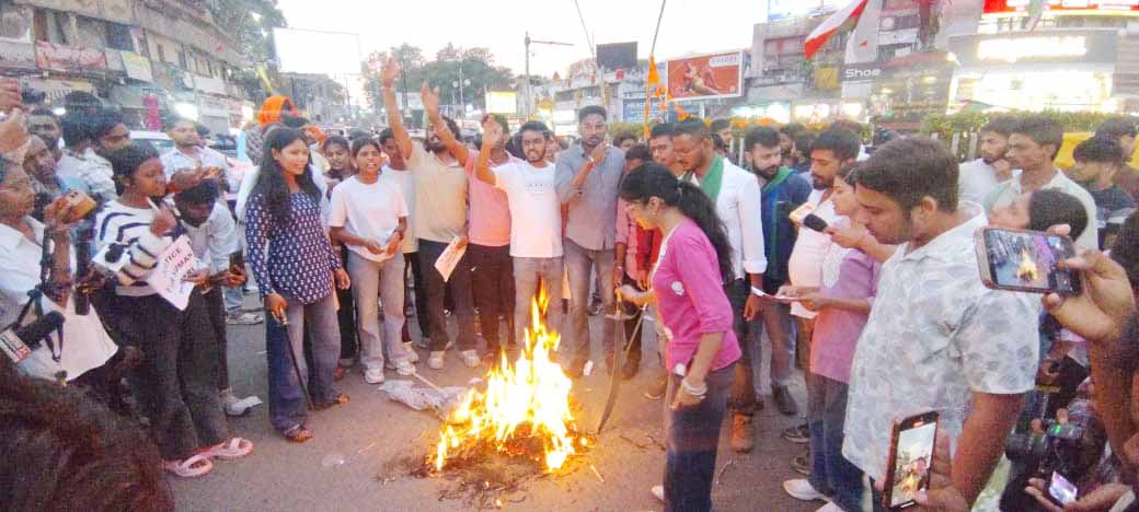 हजारीबाग कांड पर उबाल: रांची में कैंडल मार्च के साथ उग्र प्रदर्शन, दोषियों को फांसी देने की मांग