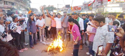 हजारीबाग कांड पर उबाल: रांची में कैंडल मार्च के साथ उग्र प्रदर्शन, दोषियों को फांसी देने की मांग
