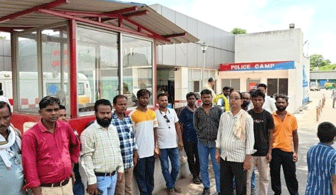 Adityapur : ग्लोरिया इंजीनियरिंग में भट्टी ब्लास्ट के बाद ऑपरेटर की मौत, 40 लाख मुआवजे की मांग पर अड़े परिजन