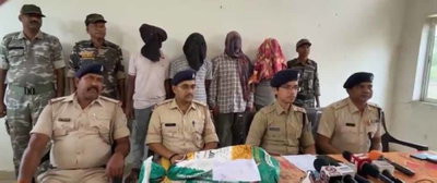 Chakradharpur : रश्मि इलेक्ट्रोनिक्स में हुई चोरी का खुलासा, 4 अंतरराज्यीय चोर गिरफ्तार
