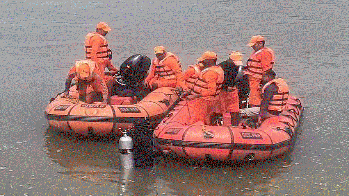 Dhanbad News : दामोदर की तेज धार में लापता सोनाक्षी की तलाश में उतरी NDRF, सर्च ऑपरेशन शुरू
