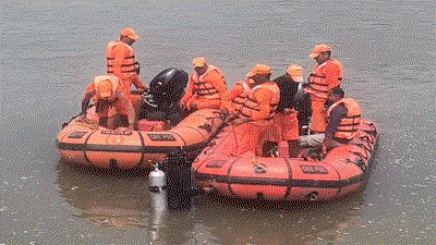 Dhanbad News : दामोदर की तेज धार में लापता सोनाक्षी की तलाश में उतरी NDRF, सर्च ऑपरेशन शुरू
