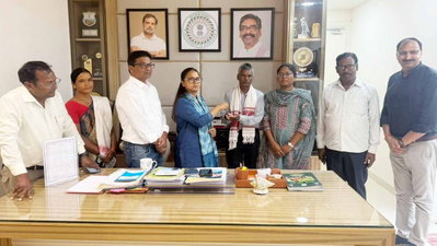 Ranchi News : शहीद अलबर्ट एक्का के बेटे को कृषि मंत्री ने सौंपी ट्रैक्टर की चाबी