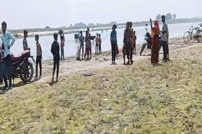 बिहार: बागमती नदी में पलटी नाव, महिला की मौत, कई लापता