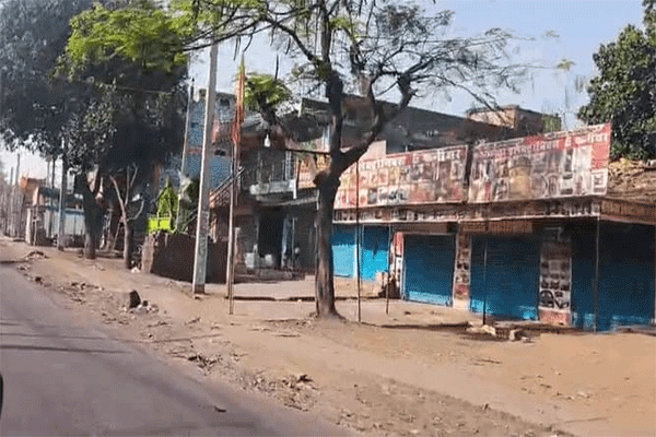 प्राथमिकी दर्ज करने के विरोध में बालूमाथ बंद, सड़कों पर पसरा सन्‍नाटा